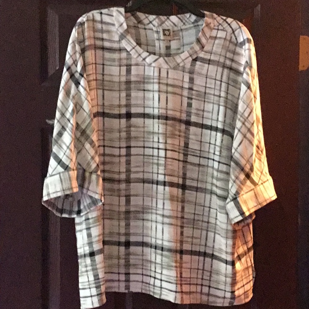 Anne Klein tunic top, size 6.